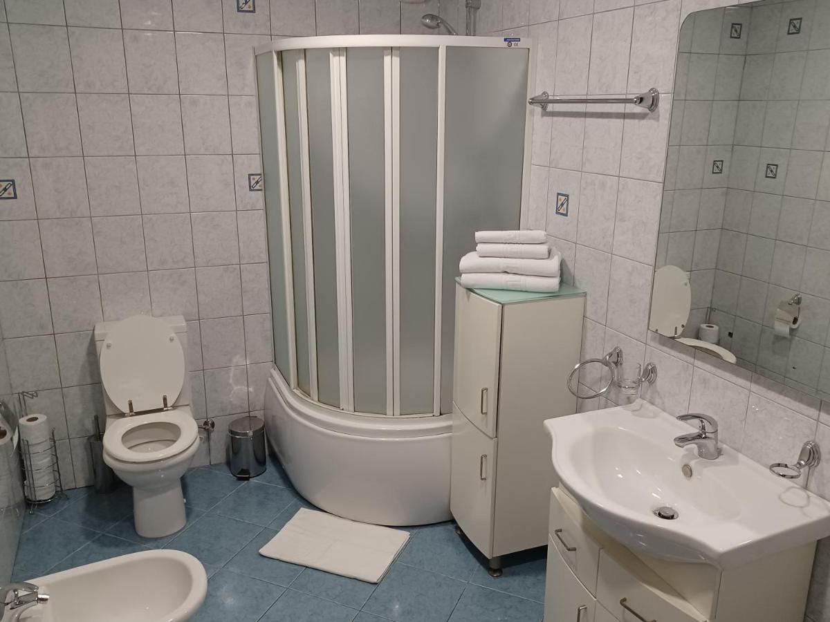 Apartmani Marijamagdalena Gračac Exterior foto