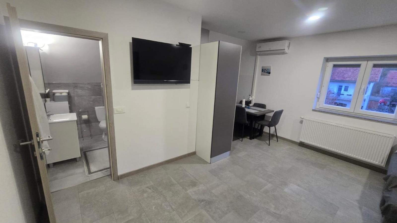 Apartmani Marijamagdalena Gračac Exterior foto
